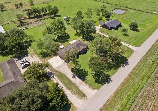 Photo 3 of Single family home for sale at 6210 County Rd 170, Alvin, TX 77511 | MLS# 10489494 | Listing updated on 2026-10-06