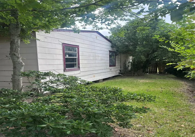 Photo 2 of Single family home for sale at 2308 Russell St, Houston, TX 77026 | MLS# 11514997 | Listing updated on 2026-09-03