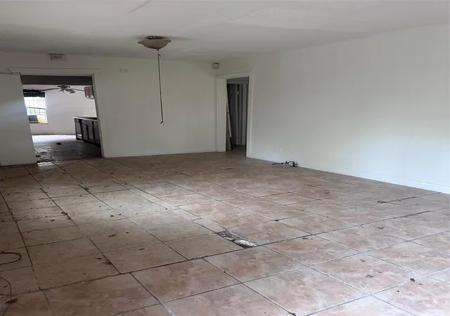 Photo 3 of Single family home for sale at 2308 Russell St, Houston, TX 77026 | MLS# 11514997 | Listing updated on 2026-09-03