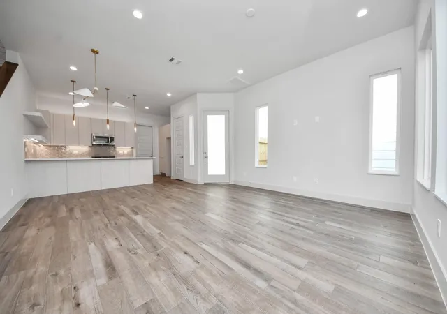 Photo 4 of Single family home for sale at 4010 Boho Ln, Houston, TX 77045 | MLS# 10392320 | Listing updated on 2026-09-23