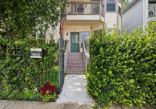 Photo 2 of Single family home for sale at 2309 Nicholson St, Houston, TX 77008 | MLS# 3071462 | Listing updated on 2026-09-17