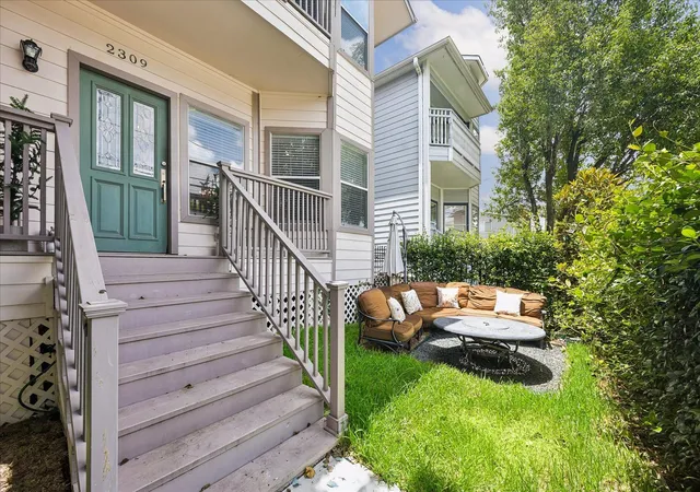 Photo 3 of Single family home for sale at 2309 Nicholson St, Houston, TX 77008 | MLS# 3071462 | Listing updated on 2026-09-17