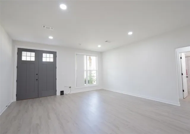 Photo 3 of Single family home for sale at 502 Tall Timber Dr, West Columbia, TX 77486 | MLS# 24578807 | Listing updated on 2026-10-09