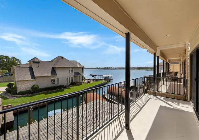 Listing Photo 5 - Condo for sale in building located at 358 Old Aqua Lndg E, Montgomery, TX 77356