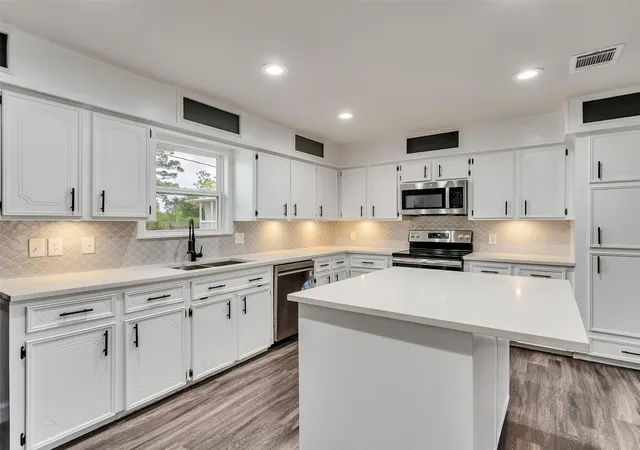 Photo 3 of Sale Pending at 1905 County Rd 235, Alvin, TX 77511 | MLS# 78290606 | Listing updated on 2026-10-03