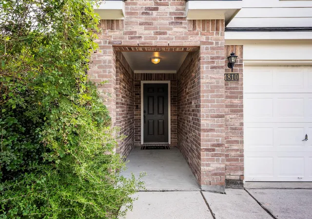 Photo 3 of Single family home for sale at 4810 Neches Ct, Spring, TX 77386 | MLS# 82500930 | Listing updated on 2026-09-21