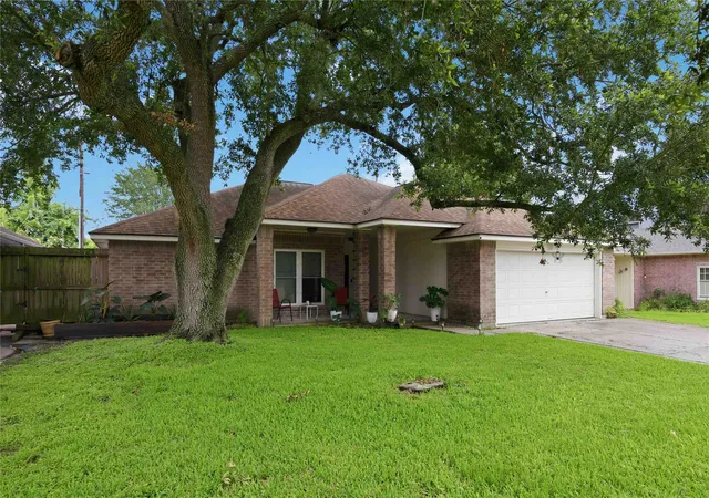 Photo 1 of Single family home for sale at 2118 Aberdeen Dr, League City, TX 77573 | MLS# 46755349 | Listing updated on 2026-10-06