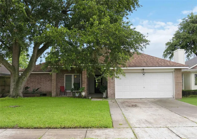 Photo 2 of Single family home for sale at 2118 Aberdeen Dr, League City, TX 77573 | MLS# 46755349 | Listing updated on 2026-10-06