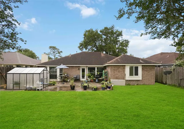 Photo 4 of Single family home for sale at 2118 Aberdeen Dr, League City, TX 77573 | MLS# 46755349 | Listing updated on 2026-10-06