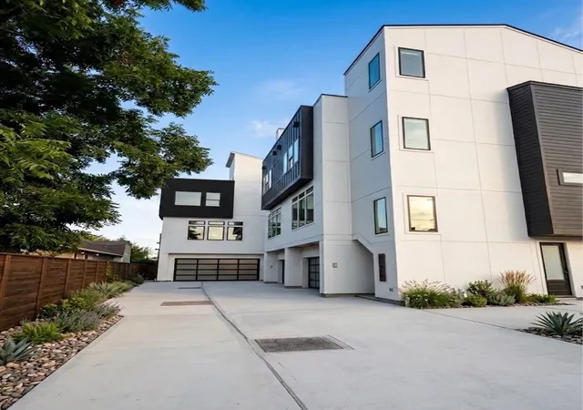 Photo 2 of Townhouse for sale at 1105 York St #B, Houston, TX 77003 | MLS# 43829008 | Listing updated on 2026-10-04