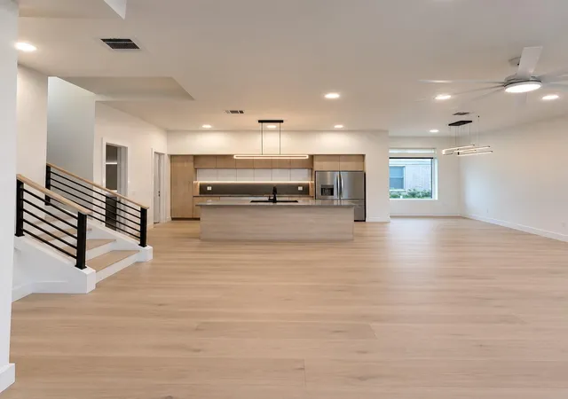 Photo 3 of Townhouse for sale at 1105 York St #B, Houston, TX 77003 | MLS# 43829008 | Listing updated on 2026-10-04