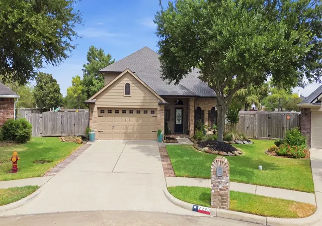 Photo 3 of Sale Pending at 2225 Silvercreek Ct, Deer Park, TX 77536 | MLS# 98239428 | Listing updated on 2026-09-18