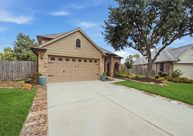 Photo 3 of Sale Pending at 2225 Silvercreek Ct, Deer Park, TX 77536 | MLS# 98239428 | Listing updated on 2026-09-18