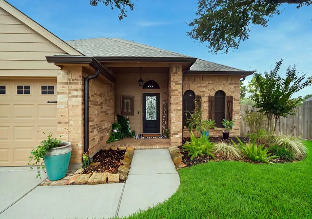 Photo 4 of Sale Pending at 2225 Silvercreek Ct, Deer Park, TX 77536 | MLS# 98239428 | Listing updated on 2026-09-18