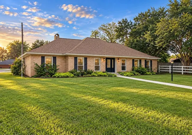 Photo 2 of Sale Pending at 3518 Shore Shadows Dr, Crosby, TX 77532 | MLS# 46033051 | Listing updated on 2026-09-23