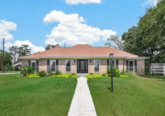 Photo 3 of Sale Pending at 3518 Shore Shadows Dr, Crosby, TX 77532 | MLS# 46033051 | Listing updated on 2026-09-23