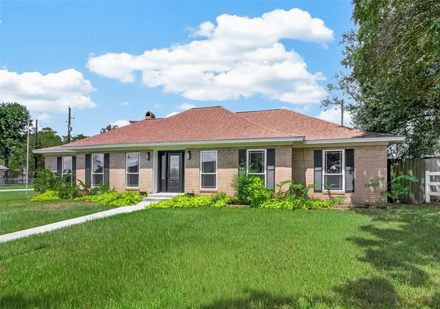 Photo 3 of Sale Pending at 3518 Shore Shadows Dr, Crosby, TX 77532 | MLS# 46033051 | Listing updated on 2026-09-23