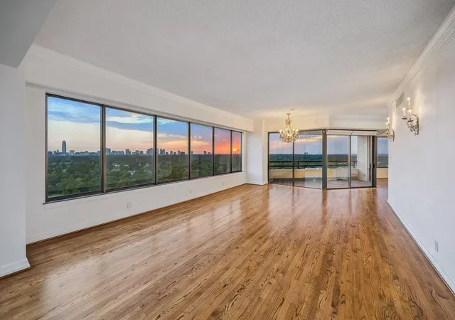 Listing Photo 2 - Condo for sale in building located at 101 Westcott St, Houston, TX 77007 - Unit #1602/03