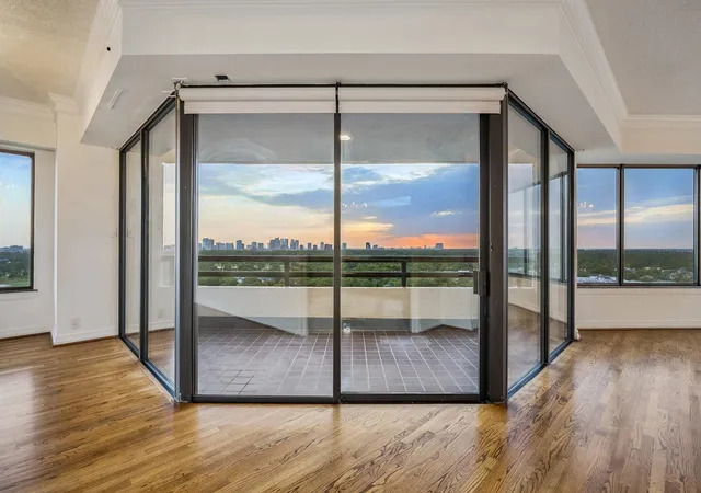 Listing Photo 4 - Condo for sale in building located at 101 Westcott St, Houston, TX 77007 - Unit #1602/03