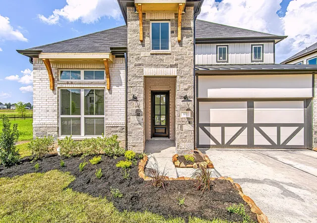 Photo 2 of Single family home for sale at 177 Peninsula Point Dr, Montgomery, TX 77356 | MLS# 23275890 | Listing updated on 2026-09-04
