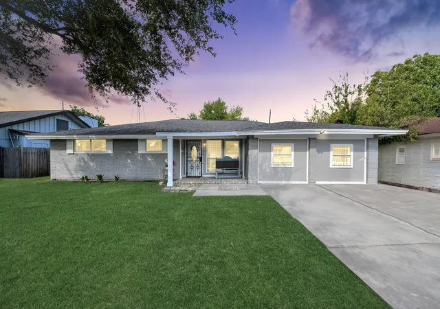 Photo 1 of Single family home for sale at 9422 Pipestone St, Houston, TX 77074 | MLS# 10463142 | Listing updated on 2026-09-22