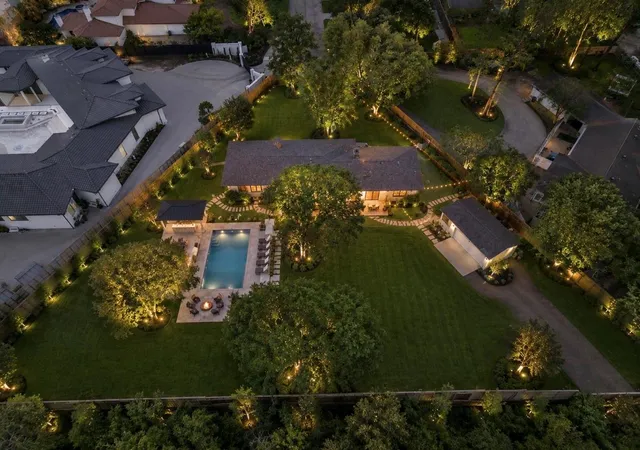 Photo 1 of Single family home for sale at 31 E Shady Ln, Houston, TX 77063 | MLS# 34478733 | Listing updated on 2026-09-03