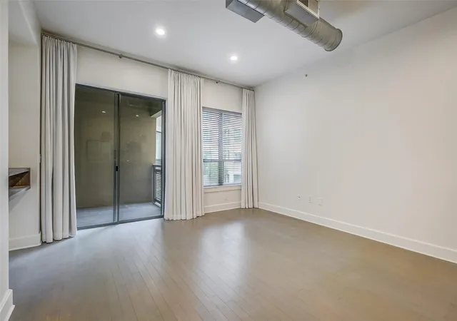 Photo 4 of Condo for sale at 1901 Post Oak Blvd #2110, Houston, TX 77056 | MLS# 41065338 | Listing updated on 2026-10-07