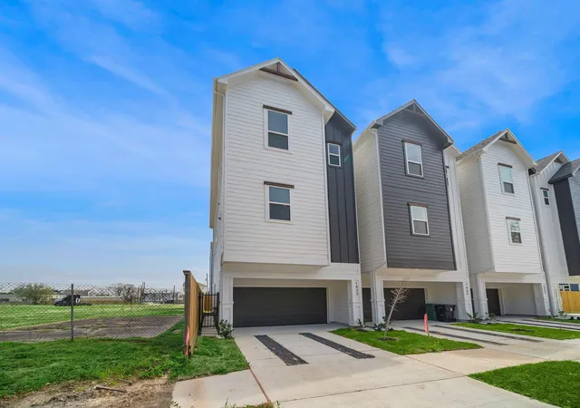 Photo 2 of Single family home for sale at 1433 Ennis St, Houston, TX 77003 | MLS# 12610733 | Listing updated on 2026-09-17