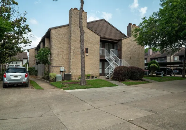 Photo 3 of Condo for sale at 6633 W Airport Blvd #916, Houston, TX 77035 | MLS# 77802162 | Listing updated on 2026-09-04