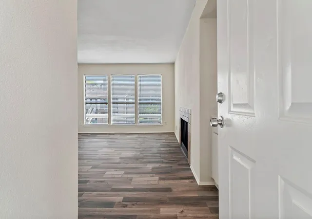Photo 4 of Condo for sale at 6633 W Airport Blvd #916, Houston, TX 77035 | MLS# 77802162 | Listing updated on 2026-09-04