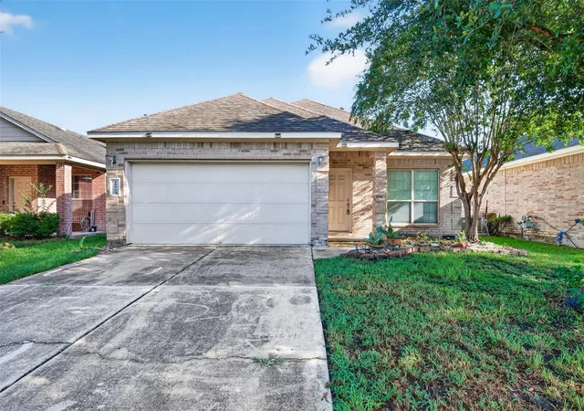 Single family home for sale at 15723 Mountain Mist Trl, Houston, TX 77049 | MLS# 43830287