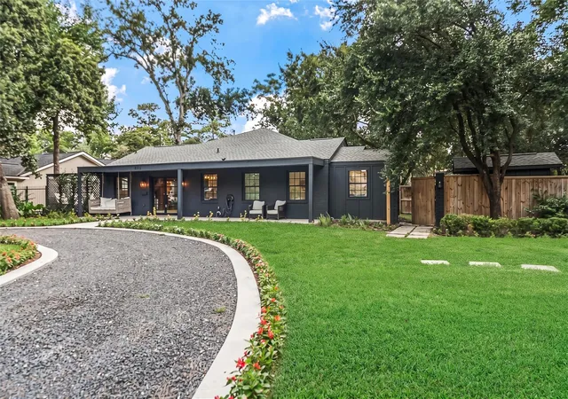 Photo 2 of Single family home for sale at 802 W 41st Street, Houston, TX 77018 | MLS# 45855826 | Listing updated on 2026-10-07