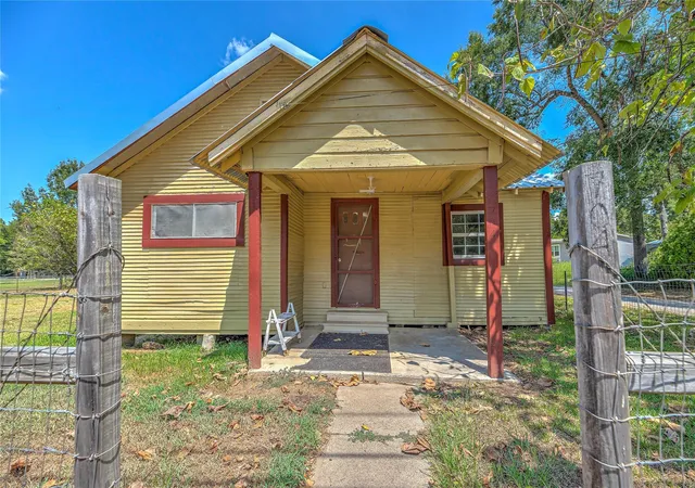 Photo 3 of Single family home for sale at 704 W West, Livingston, TX 77351 | MLS# 72493600 | Listing updated on 2026-09-09