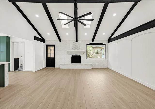 Photo 3 of Sale Pending at 11306 Valley Spring Dr, Houston, TX 77043 | MLS# 16015181 | Listing updated on 2026-10-02