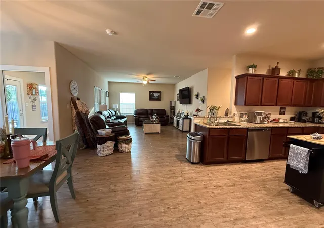 Photo 3 of Single family home for sale at 620 W Sheldon Ave, Thrall, TX 76578 | MLS# 37339613 | Listing updated on 2026-10-08