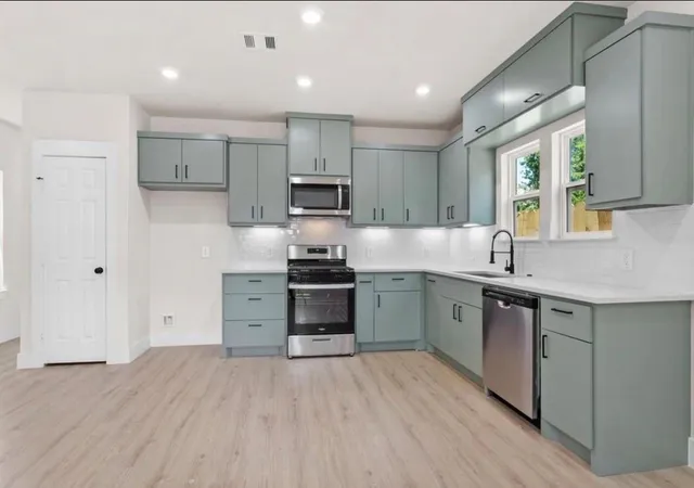 Photo 3 of Single family home for sale at 1101 Wooding St, Houston, TX 77011 | MLS# 73887508 | Listing updated on 2026-09-12