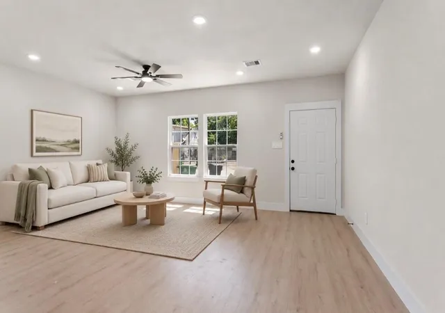 Photo 3 of Single family home for sale at 1101 Wooding St, Houston, TX 77011 | MLS# 73887508 | Listing updated on 2026-09-12