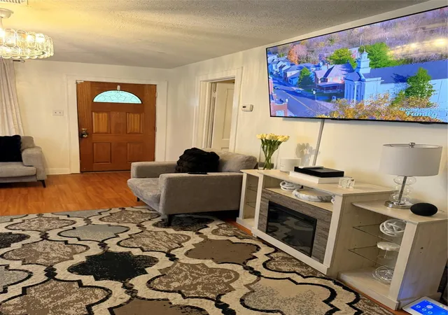 Photo 4 of Single family home for sale at 6211 Los Angeles St, Houston, TX 77026 | MLS# 53132975 | Listing updated on 2026-09-09