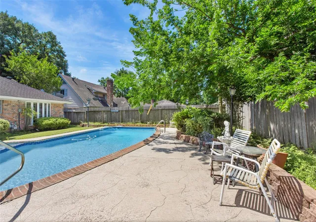 Photo 2 of Single family home for sale at 5622 Long Crk Ln, Houston, TX 77088 | MLS# 68728736 | Listing updated on 2026-09-05