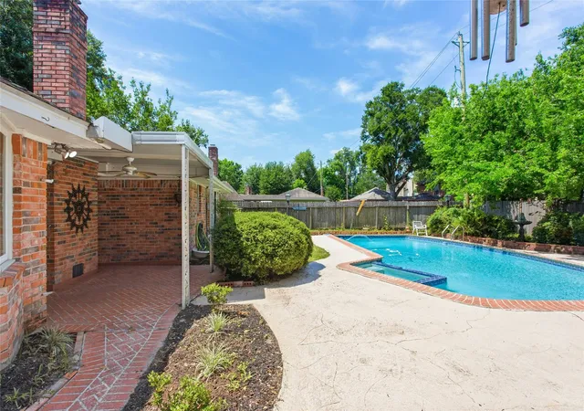 Photo 3 of Single family home for sale at 5622 Long Crk Ln, Houston, TX 77088 | MLS# 68728736 | Listing updated on 2026-09-05