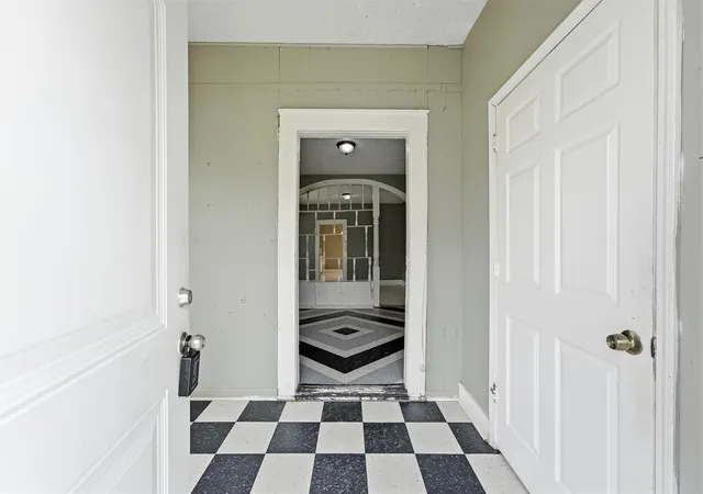 Photo 3 of Single family home for sale at 5709 Sherman St, Houston, TX 77011 | MLS# 62870539 | Listing updated on 2026-09-24