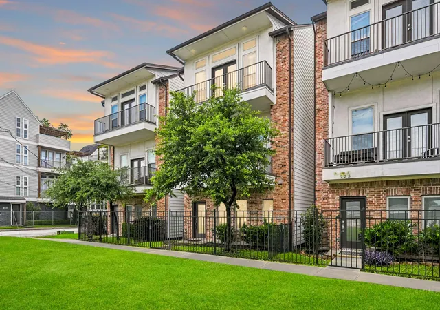 Photo 2 of Single family home for sale at 727 Schwartz St, Houston, TX 77020 | MLS# 63402462 | Listing updated on 2026-09-14