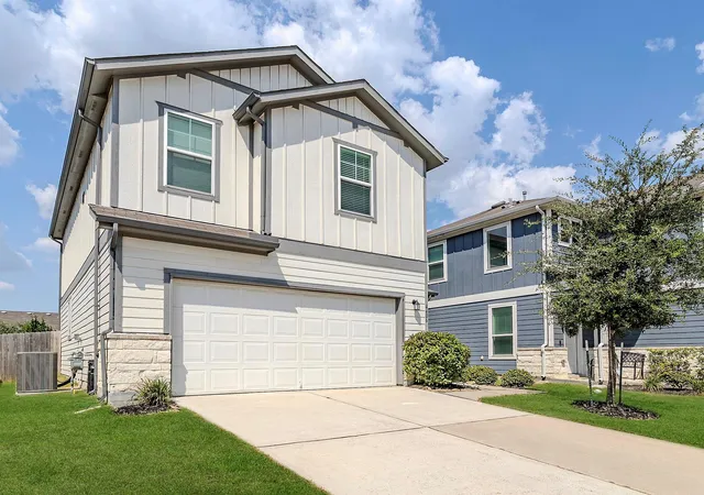 Photo 2 of Single family home for sale at 4406 Rushing Ridge Ct, Houston, TX 77069 | MLS# 10122901 | Listing updated on 2026-09-11