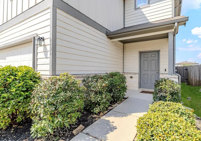 Photo 3 of Single family home for sale at 4406 Rushing Ridge Ct, Houston, TX 77069 | MLS# 10122901 | Listing updated on 2026-09-11