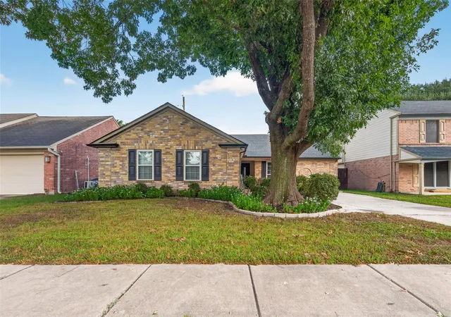 Photo 2 of Single family home for sale at 10514 Saddlehorn Trl, Houston, TX 77064 | MLS# 11423313 | Listing updated on 2026-09-12