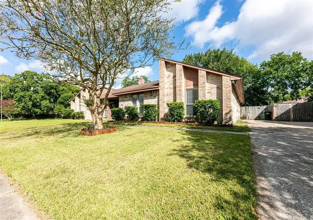 Photo 3 of Townhouse for sale at 2307 Spring Dusk Ln, Spring, TX 77373 | MLS# 28654231 | Listing updated on 2026-09-09