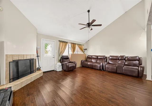 Photo 4 of Townhouse for sale at 2307 Spring Dusk Ln, Spring, TX 77373 | MLS# 28654231 | Listing updated on 2026-09-09