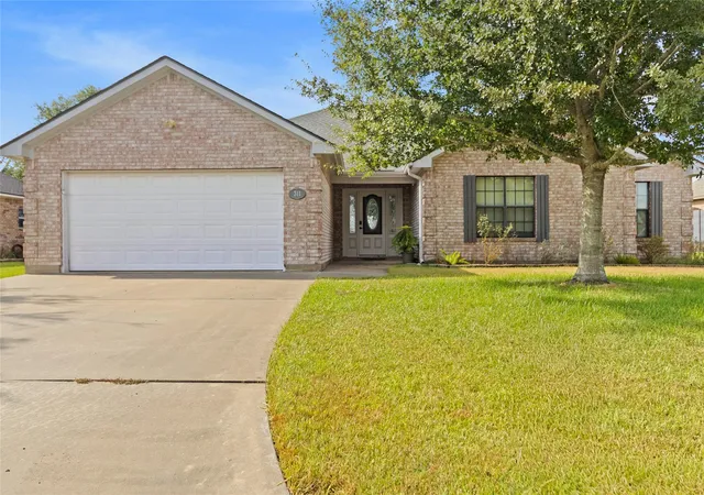 Photo 1 of Sale Pending at 311 Sam Houston Dr, El Campo, TX 77437 | MLS# 6687713 | Listing updated on 2026-09-14
