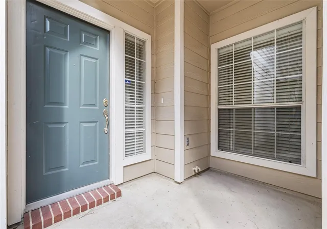 Photo 3 of Sale Pending at 59 N Avonlea Cir, The Woodlands, TX 77382 | MLS# 22037850 | Listing updated on 2026-10-10