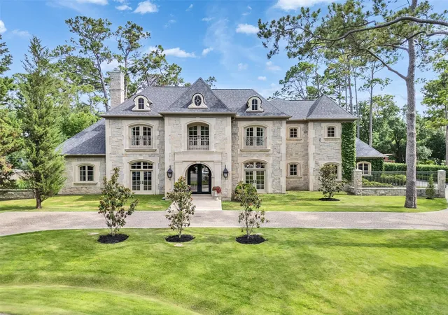 Photo 1 of Mansion for sale at 11527 Green Oaks Dr, Houston, TX 77024 | MLS# 76603060 | Listing updated on 2026-09-12